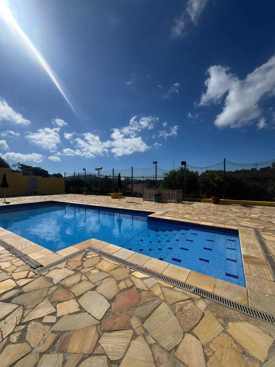 Piscina — vista lateral